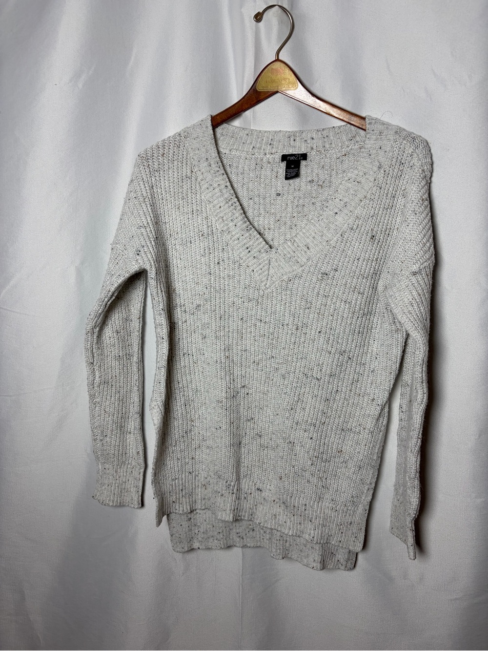 Rue21 Cream Speckled V-Neck Sweater Knit